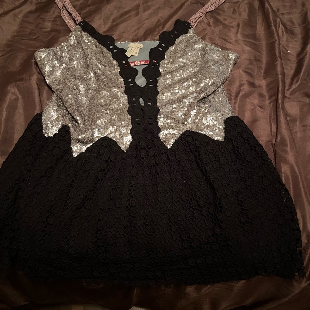 Adorable Buckle Top! Never worn!